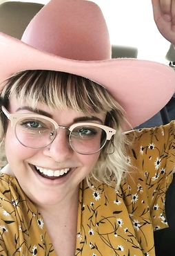 Memphis Cowgirl Riding the Range for Cock