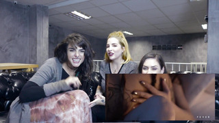 PORNOGRAPHY RESPOND sem censura! Fear Sizzling, Clara Aguilar e Emme Milky assistindo a um pornô