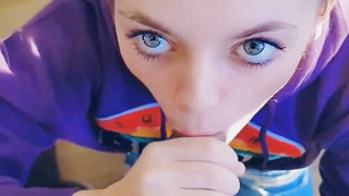 Getting Head From My Neighbors Marvelous 19yo d. in My Guest Room