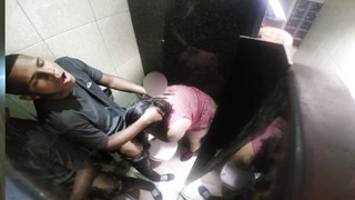 Sorayyaa, Leo Ogro, Casal Sapeca RJ e Tom Ogrinho em uma putaria boa no banheiro