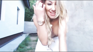Scorching Blondie Cougar Outdoor Web Cam