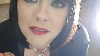 Brit PLUS-SIZE Domme Tina Snua Chain Smoking two Menthol Ciggies