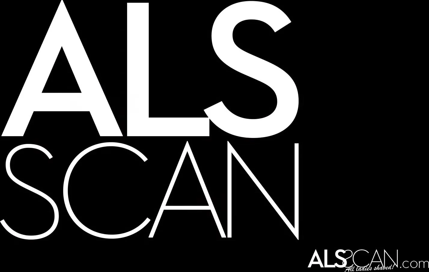 Sarah Peachez Lubes Up and Pummels Her Twat to Ejaculation - uiPorn.com