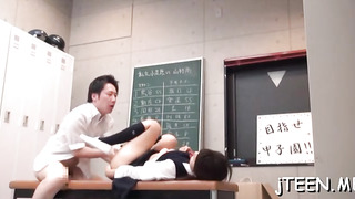 Captivating oriental hottie luvs pillar in her puss