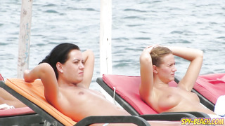 Close-Up Vid Spectacular Stripped To The Waist Spycam Beach