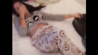 Ma Puny Beurette Se Doigte Pour me Chauffer