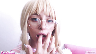 Youthfull Bitch College Girl Plays Fake Penis After College - Leah Meow