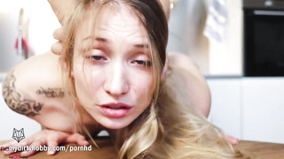 Blue-witnessed towheaded flasher poked on counter